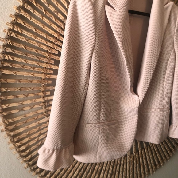 Amanda and Chelsea light pink blazer a 6 - Picture 3 of 12